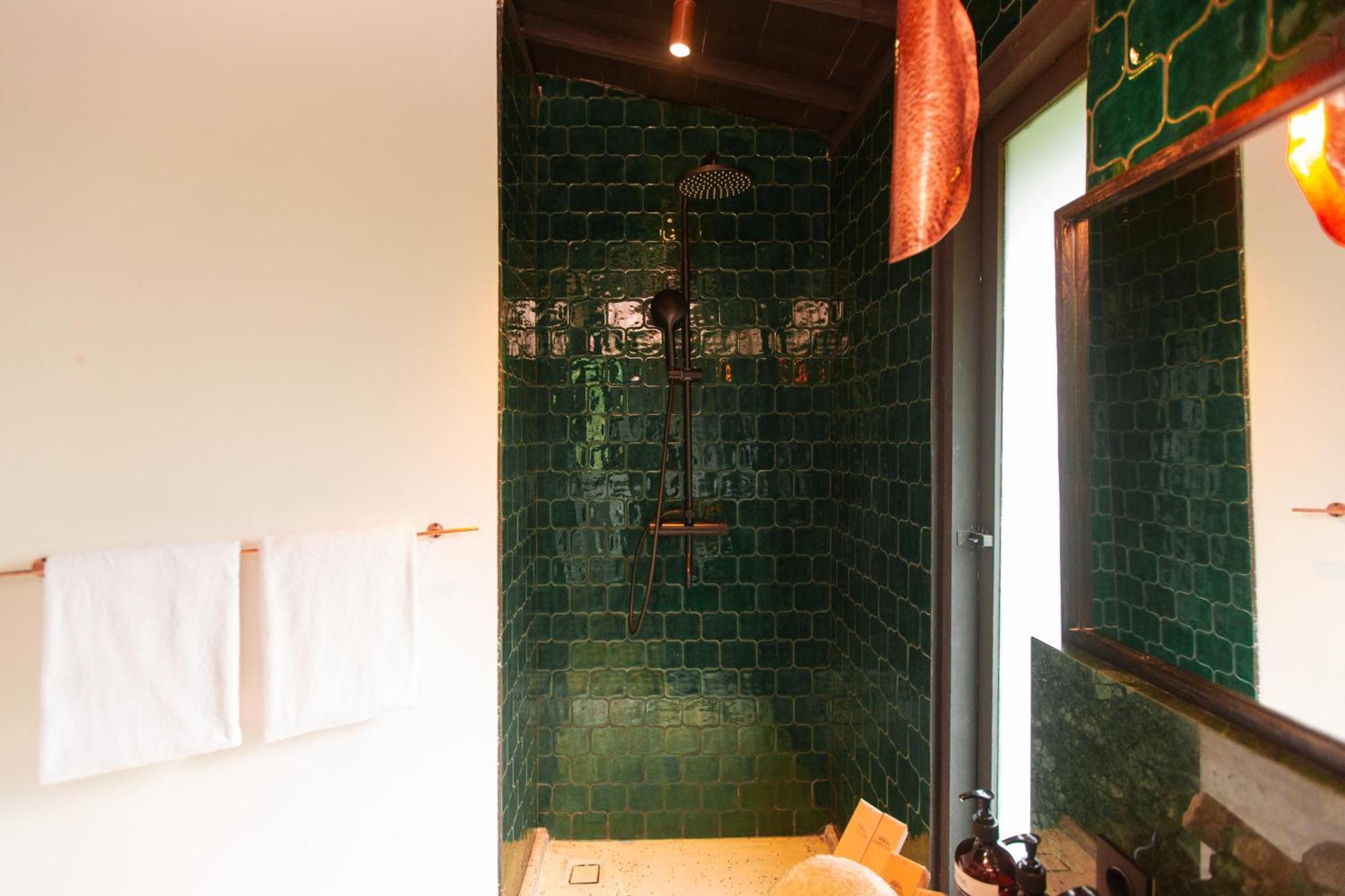 Oshom Bali At Nuanu Creative City Tanah Lot  Bilik gambar